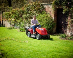 Mountfield MTF 98H Lawn Tractor -Xtract Power 1 0000 MountfieldMTF98HLifestyle2
