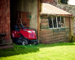 Mountfield MTF 84M Lawn Tractor -Xtract Power 1 0001 MountfieldMTF84MLifestyle19