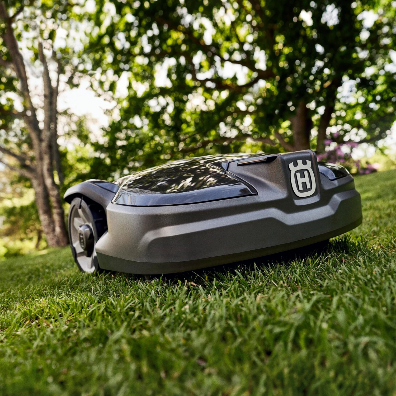 Husqvarna Automower 305 Robotic Lawnmower 4 Husqvarna Automower 305 Robotic Lawnmower - Image 2