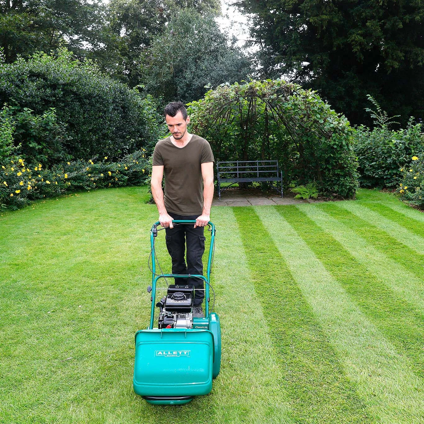 Allett Classic 14L Lawnmower 4 Allett Classic 14L Lawnmower - Image 2