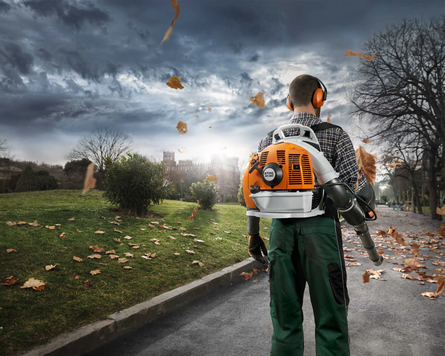 Stihl BR350 Backpack Blower 4 Stihl BR350 Backpack Blower - Image 2