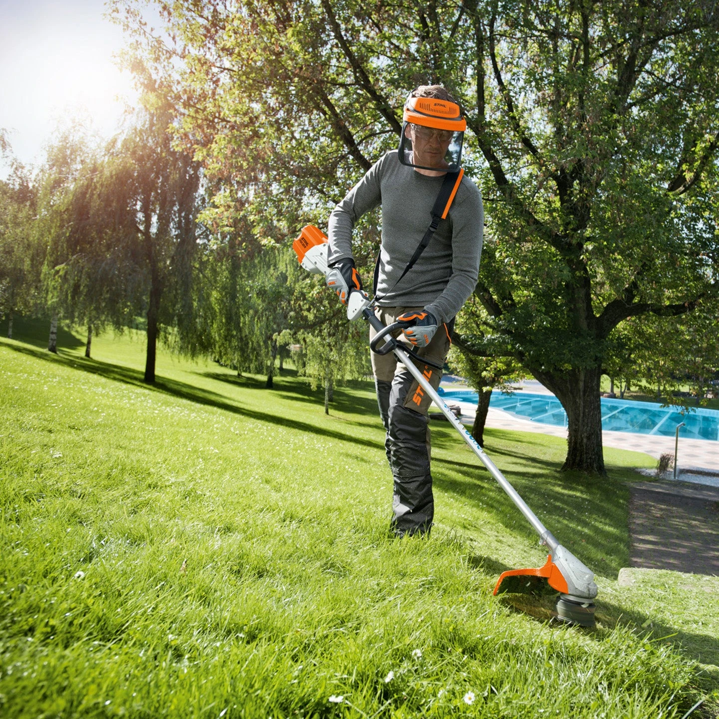 Stihl FSA90R Cordless Brushcutter 5 Stihl FSA90R Cordless Brushcutter - Image 3