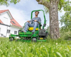 John Deere Z545R Zero-Turn Mower 8 John Deere Z545R Zero-Turn Mower -Xtract Power Greendeck 0000s 0000 r2g025590 LSC