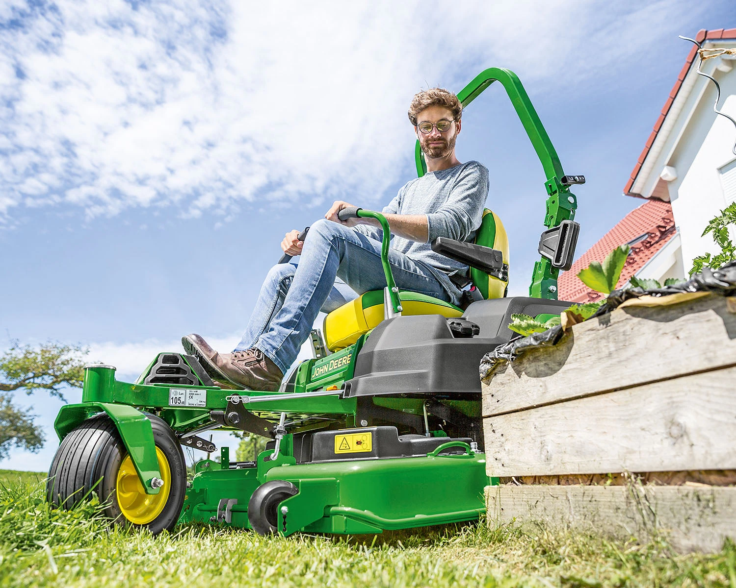John Deere Z545R Zero-Turn Mower 4 John Deere Z545R Zero-Turn Mower - Image 2