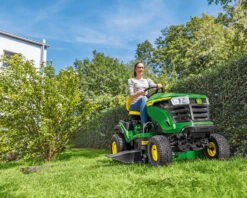 John Deere X127 Lawn Tractor -Xtract Power Greendeck 0000s 0001 r2g067112 LSC