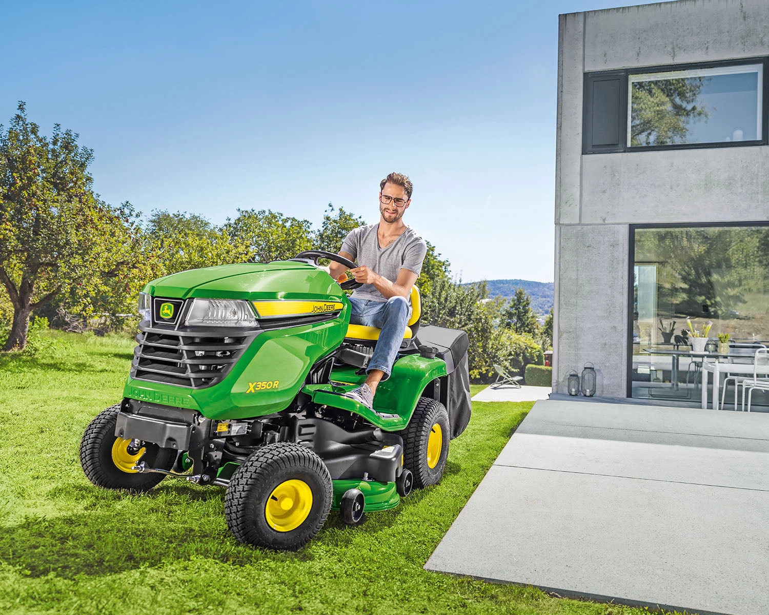John Deere X350R Lawn Tractor 4 John Deere X350R Lawn Tractor - Image 2