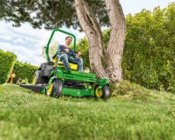 John Deere Z530M Zero-Turn Mower 11 John Deere Z530M Zero-Turn Mower -Xtract Power Greendeck 0000s 0002 r2g024951 LSC 01