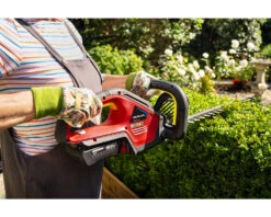 Honda HHH36BXB Cordless Hedge Trimmer -Xtract Power HOndaHedgetrimmerlifestyle1