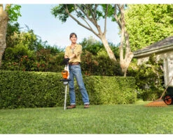 Stihl HSA50 Cordless Hedgetrimmer Set 12 Stihl HSA50 Cordless Hedgetrimmer Set -Xtract Power HSA50Setlifestyle1