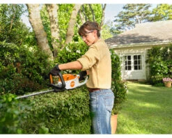 Stihl HSA60 Cordless Hedgetrimmer Set 14 Stihl HSA60 Cordless Hedgetrimmer Set -Xtract Power HSA60Lifestyle3