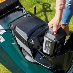 Hayter Harrier 41 Autodrive VS Cordless Lawnmower 11 Hayter Harrier 41 Autodrive VS Cordless Lawnmower -Xtract Power HayterHarrier41CordlessLawnmower377 4