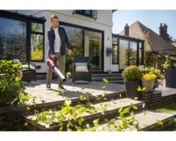 Honda HHB36BXB Cordless Leaf Blower -Xtract Power HondaLeafblowerLifestyle1