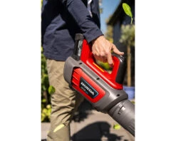 Honda HHB36BXB Cordless Leaf Blower -Xtract Power HondaLeafblowerLifestyle2