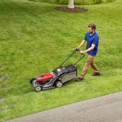 Honda HRX476 XB Cordless Lawnmower 13 Honda HRX476 XB Cordless Lawnmower -Xtract Power Mainimage2 02eaa6b0 59cb 452c 89ec e78ece0aa188