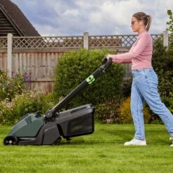 Hayter Hawk 36 Push Cordless Lawnmower 8 Hayter Hawk 36 Push Cordless Lawnmower -Xtract Power Mainimage2 20bc3f40 ece8 49eb 81ce 0b450993f519