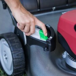 Honda Izy HRG 466 XB Cordless Lawnmower 16 Honda Izy HRG 466 XB Cordless Lawnmower -Xtract Power Mainimage2 36c598e1 e006 4e93 9105 cae89c05c47b