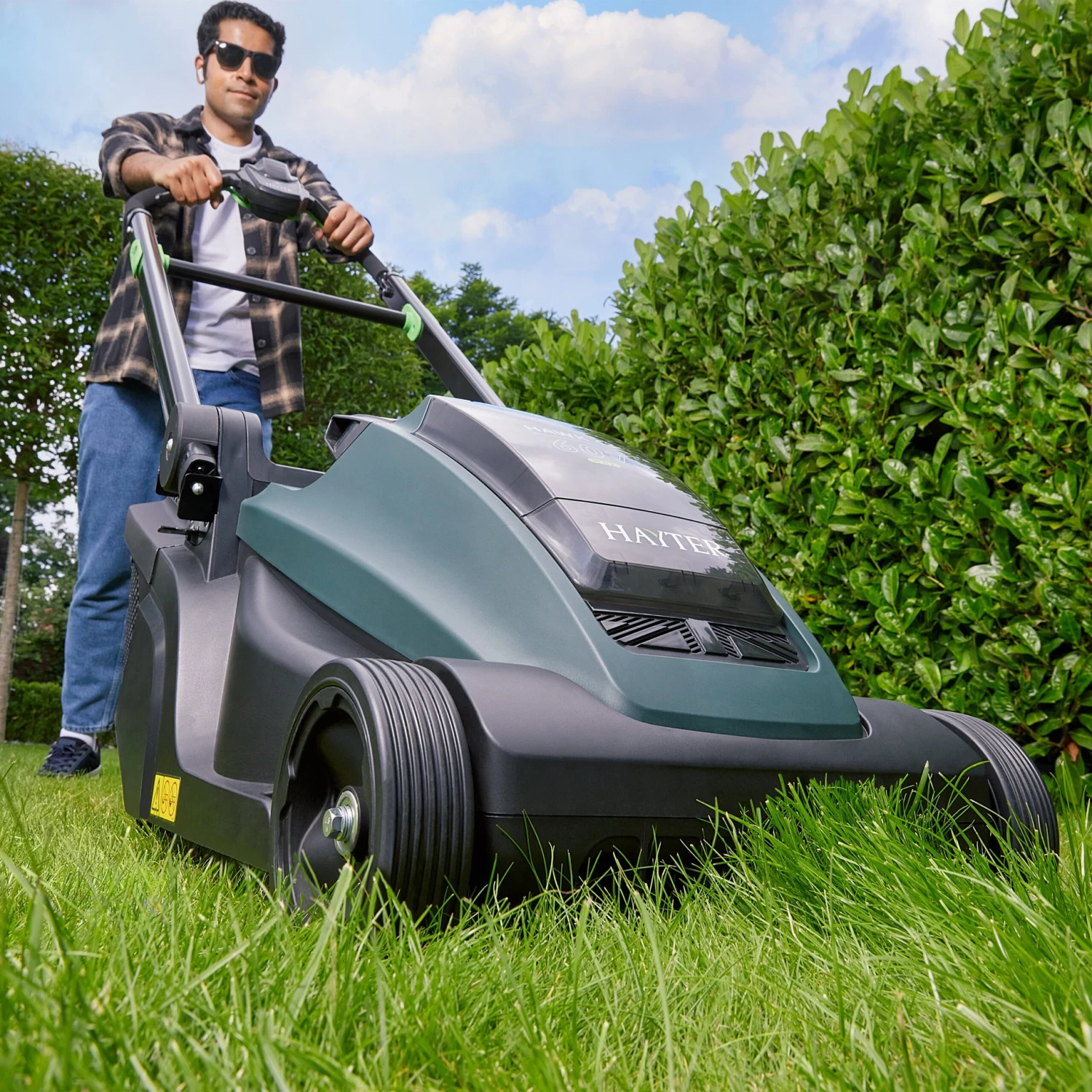 Hayter Hawk 43 AD Cordless Lawnmower 8 Hayter Hawk 43 AD Cordless Lawnmower - Image 6