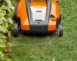 Stihl RLA240 Cordless Lawn Scarifier 8 Stihl RLA240 Cordless Lawn Scarifier -Xtract Power RLA240 0001 RL RLA240 AW 004